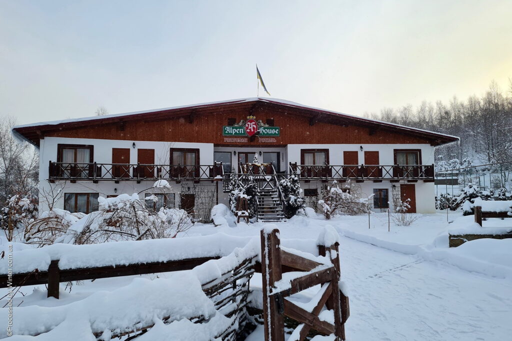 Готель «Alpen House» в Красії