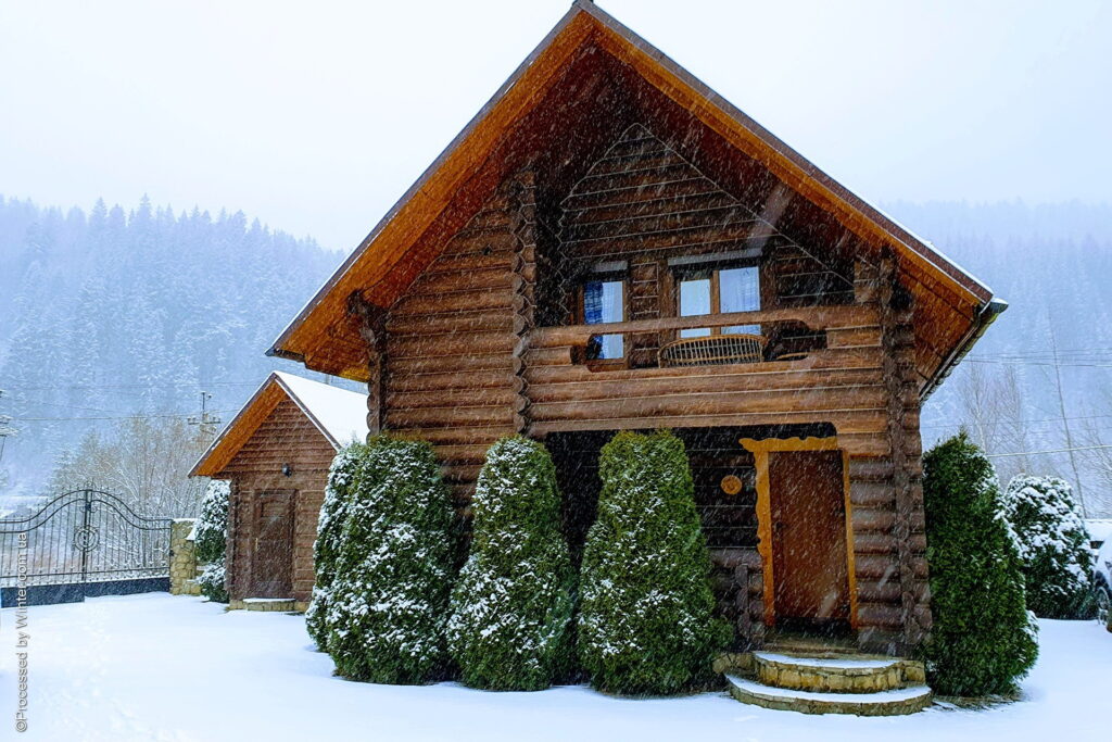 Котеджний комплекс «Wood House» у Татарові