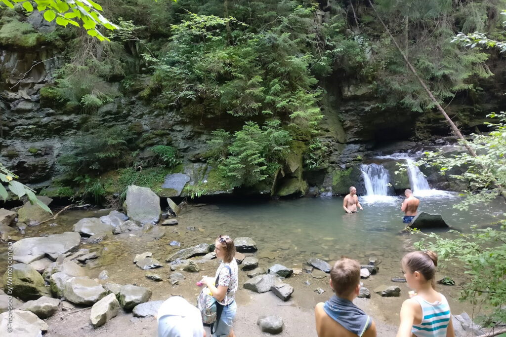 Водоспад Дівочі Сльози